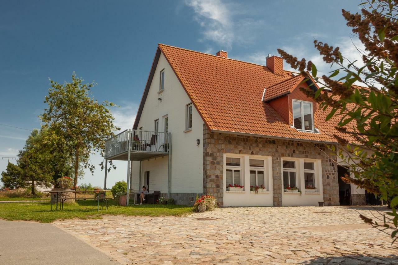Reitanlage Bei Altefähr * Rambin